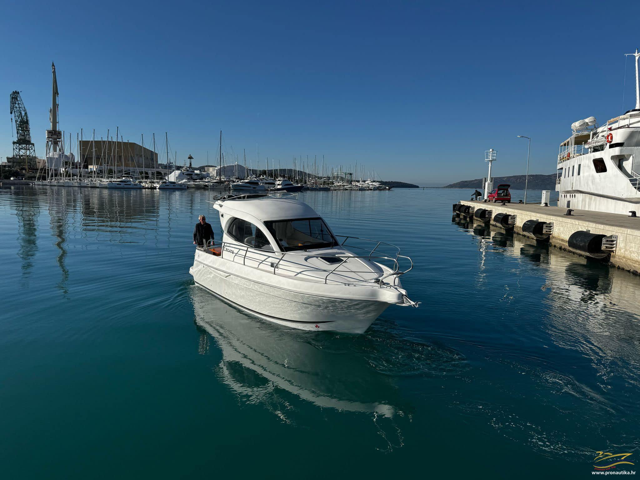 O nama 67 2 4 Pronautika - prodaja novih i rabljenih plovila