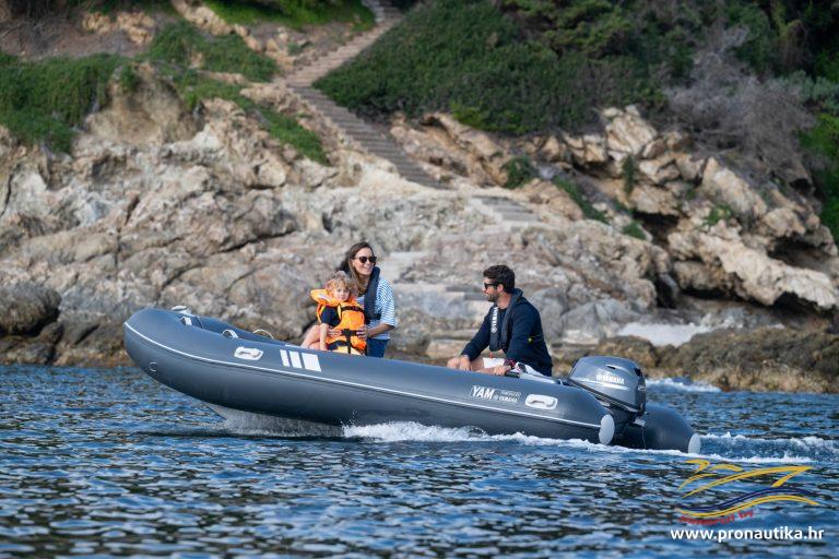2025 Yamaha YAM420S EU White Action 001 03 Pronautika - prodaja novih i rabljenih plovila