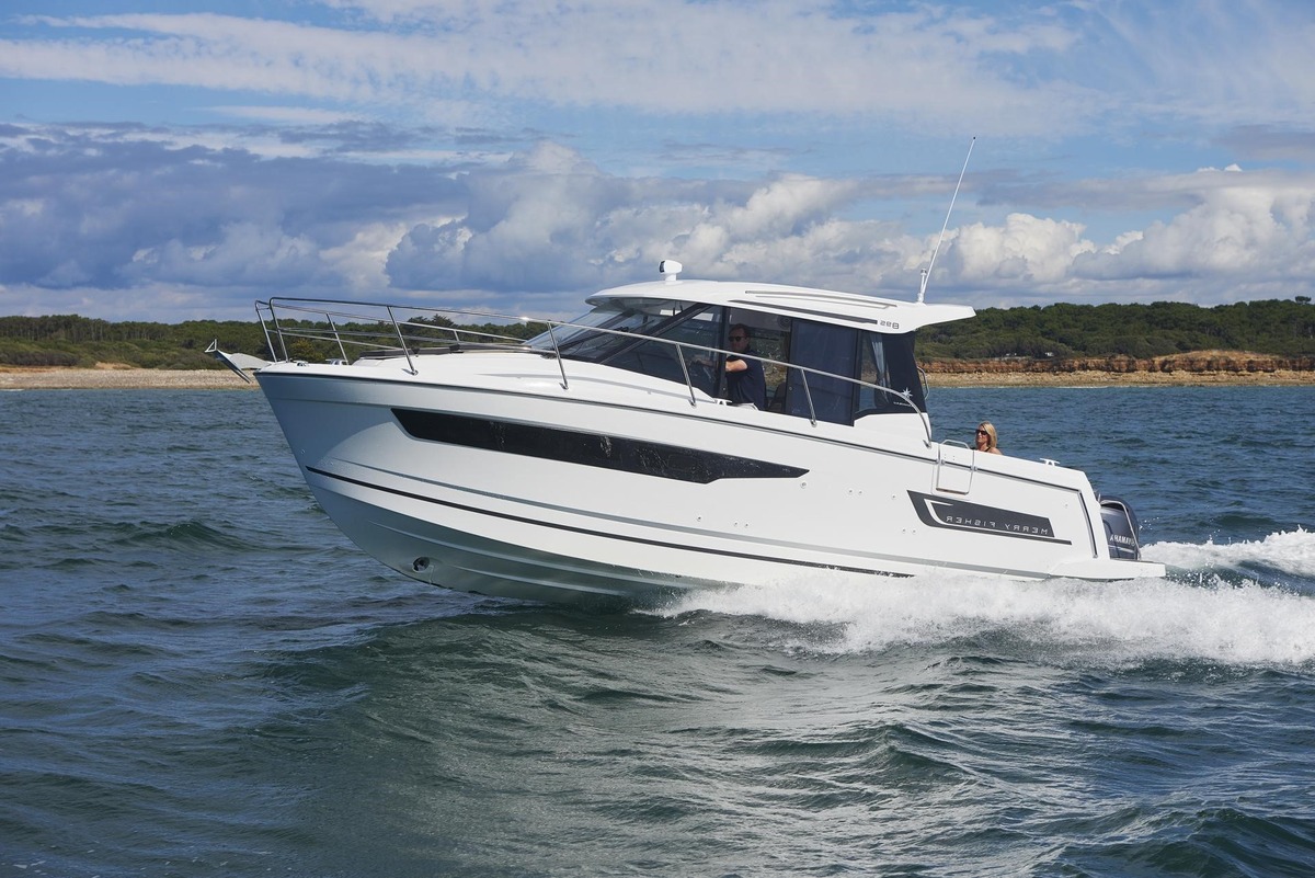 895 Pronautika - prodaja novih i rabljenih plovila