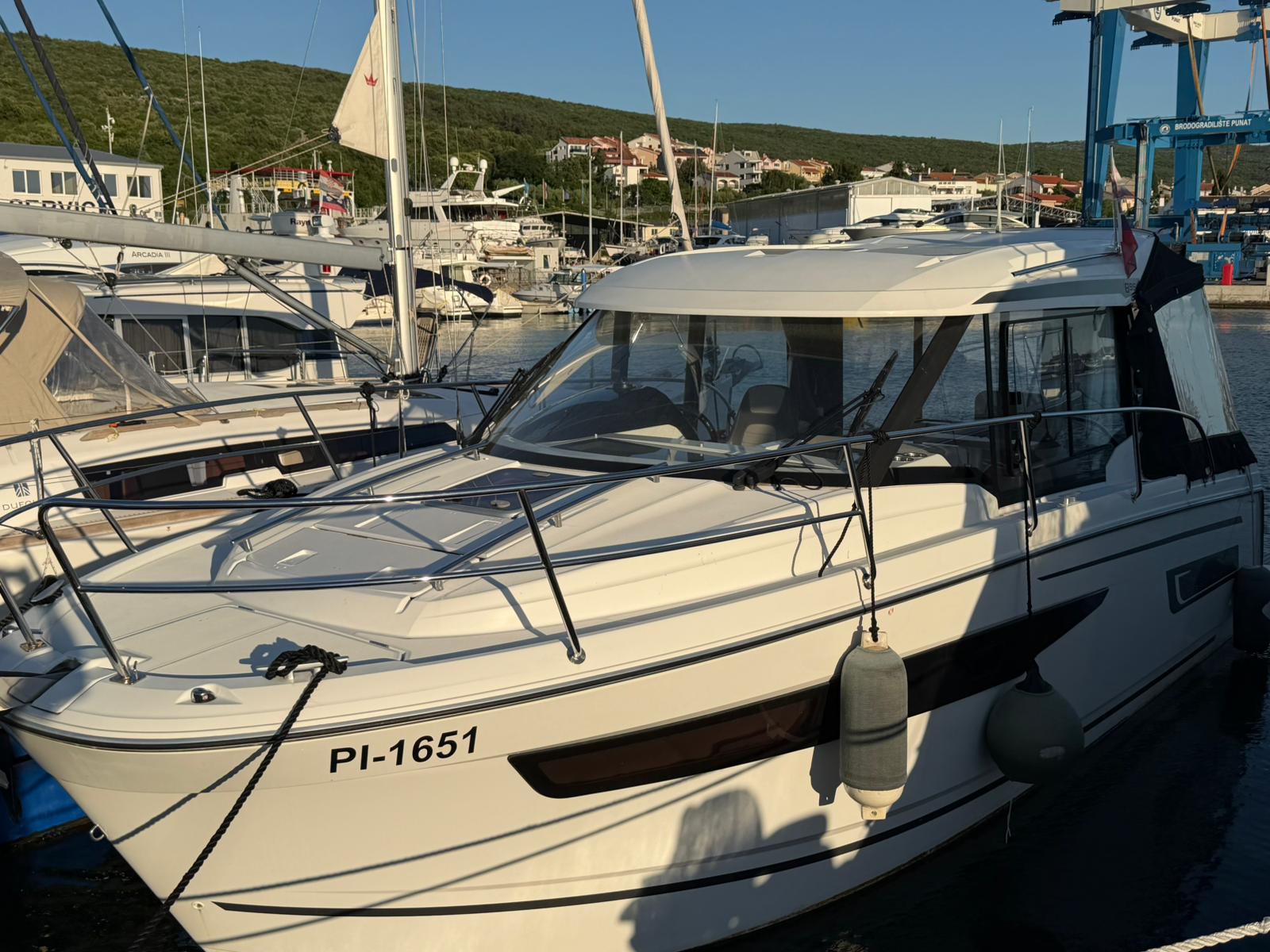 1 Pronautika - prodaja novih i rabljenih plovila