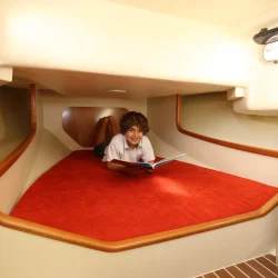 35-Open-cabine-interieur-avec-un-enfant